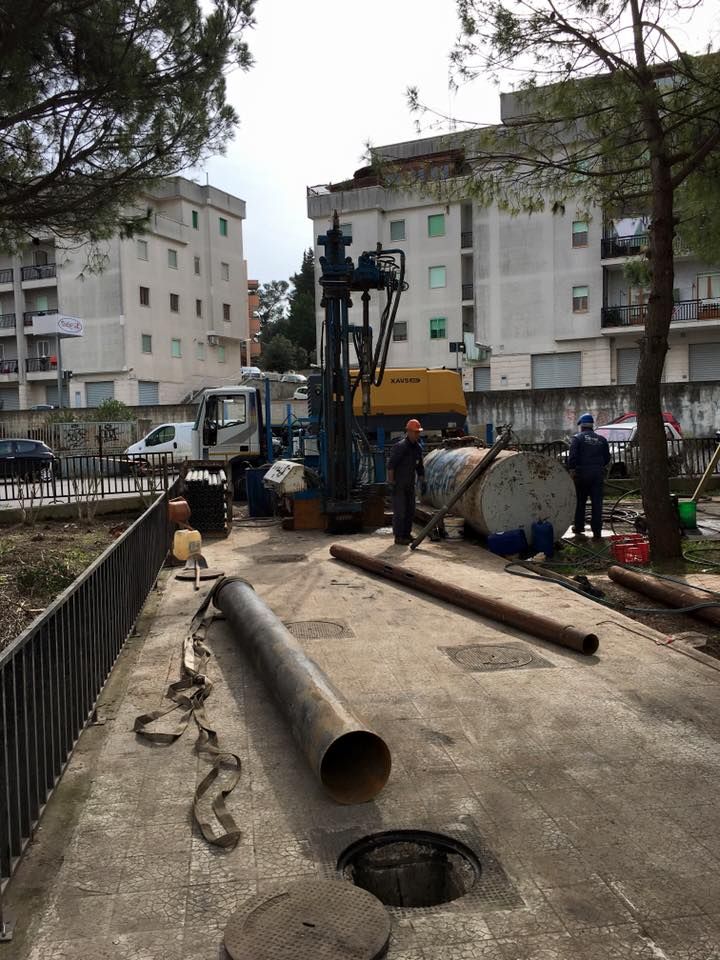 Via Madonna Piccola: lavori in corso nella vasca per la raccolta delle acque piovane Via Madonna Piccola: lavori in corso nella vasca per la raccolta delle acque piovane